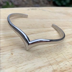 Vintage AVON bracelet silver tone bangle